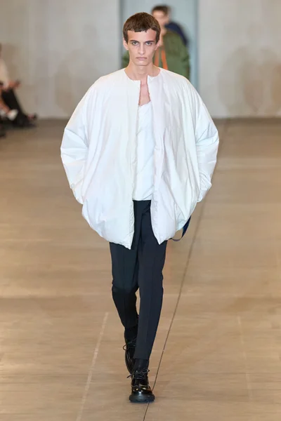 Look 17